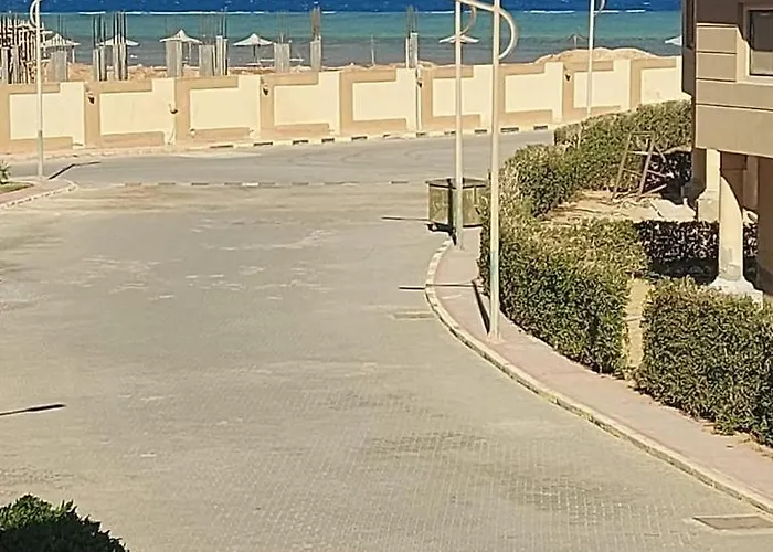 في بلو باي أسيا العين السخنة *